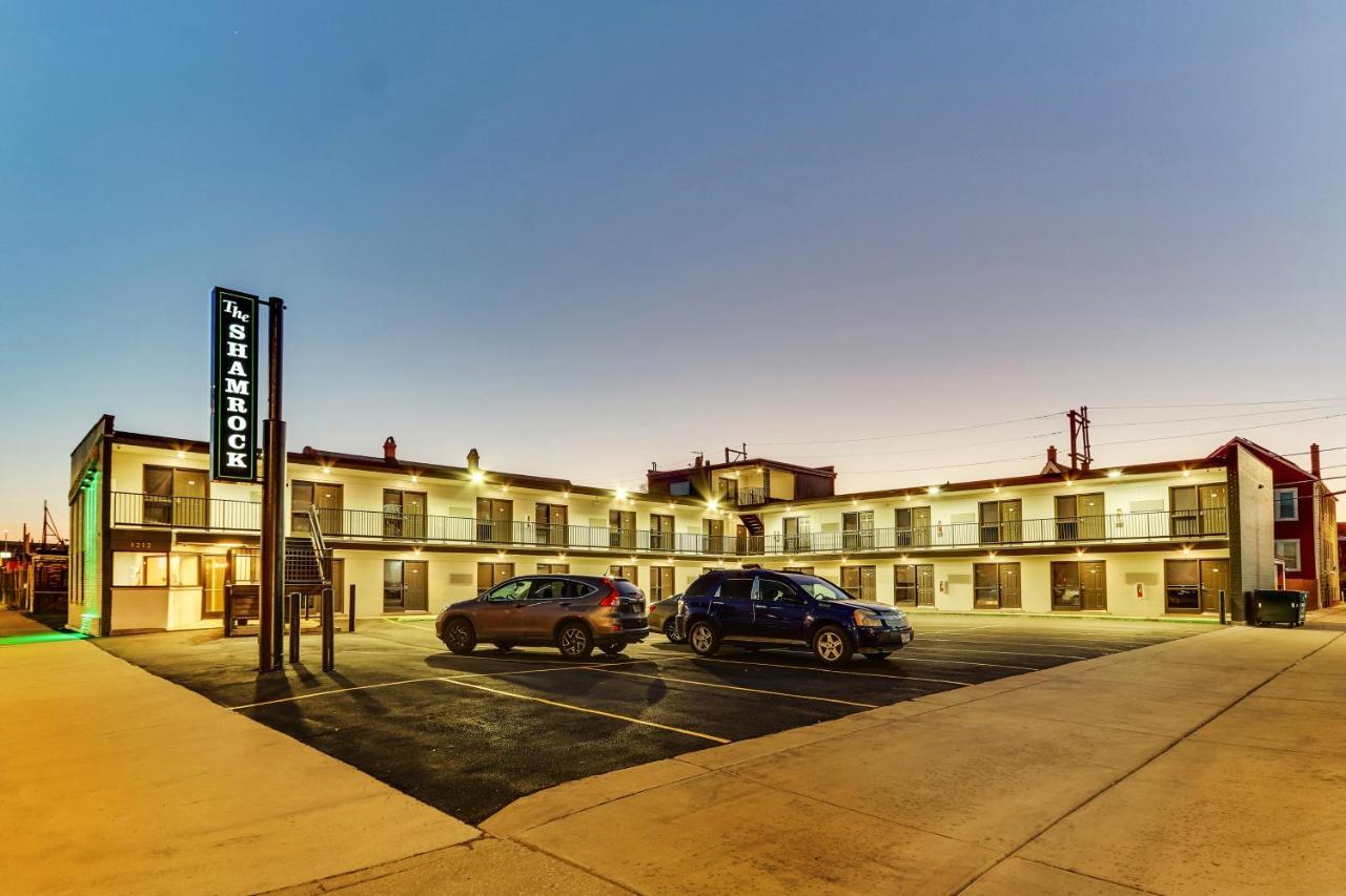 The Shamrock Hotel Cicero Bagian luar foto