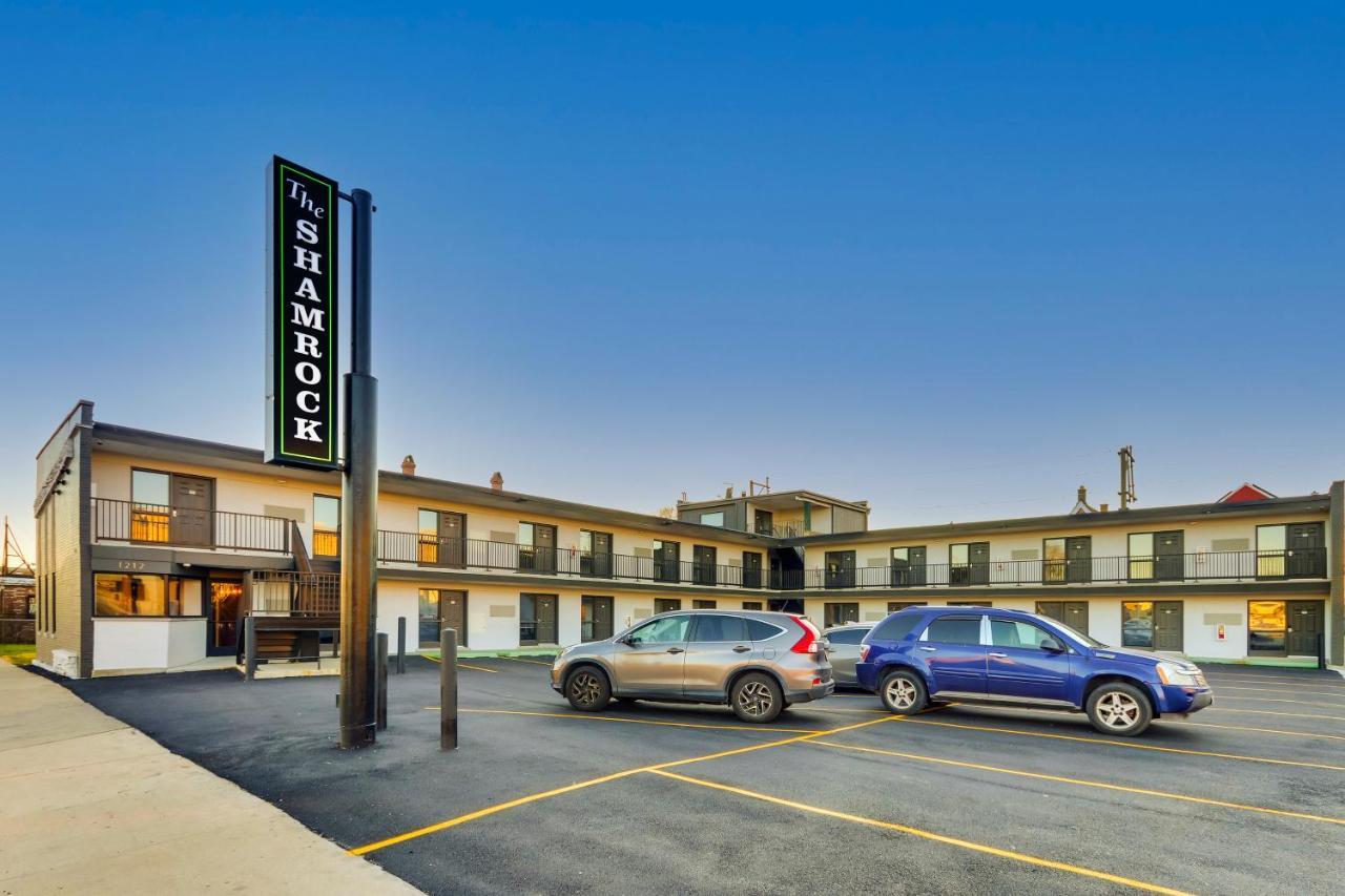 The Shamrock Hotel Cicero Bagian luar foto