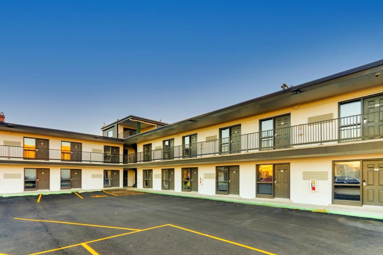 The Shamrock Hotel Cicero Bagian luar foto