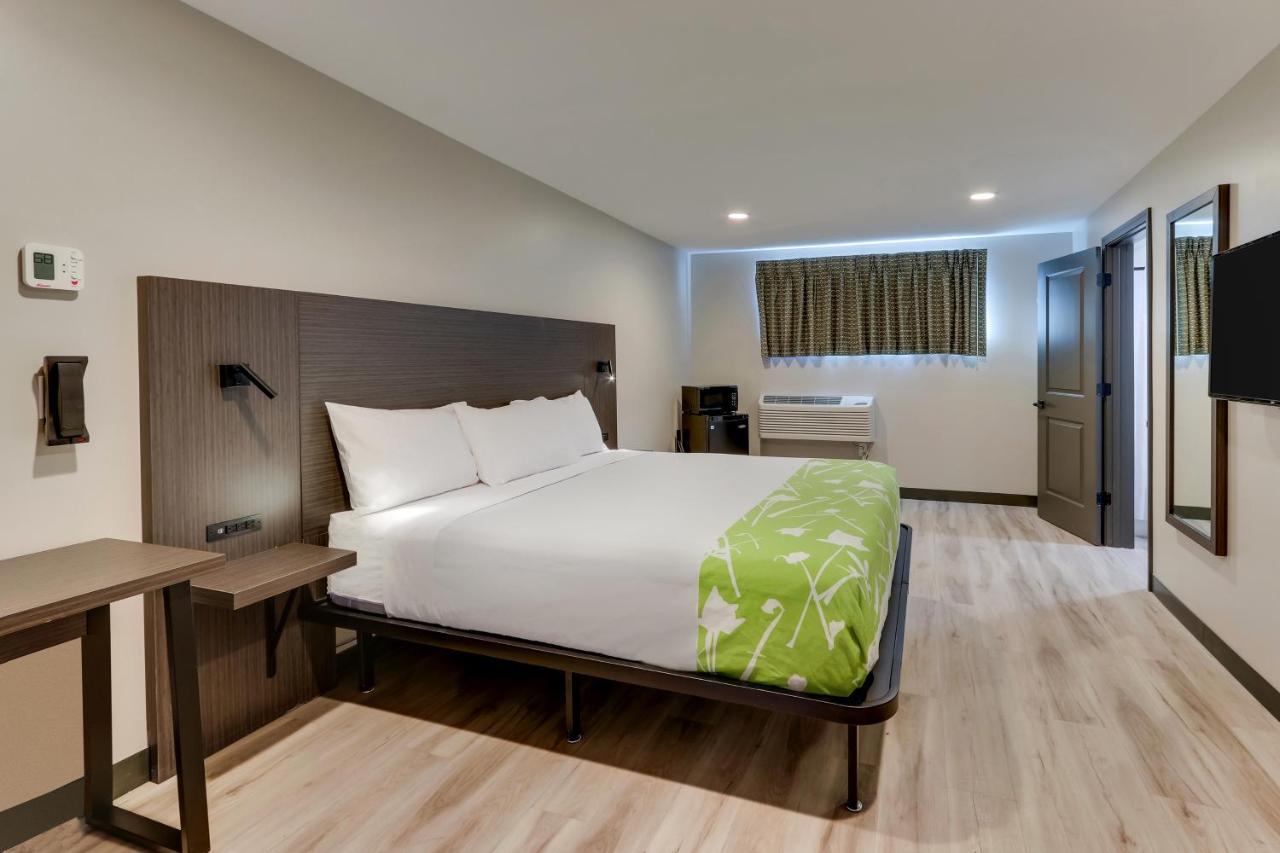 The Shamrock Hotel Cicero Bagian luar foto